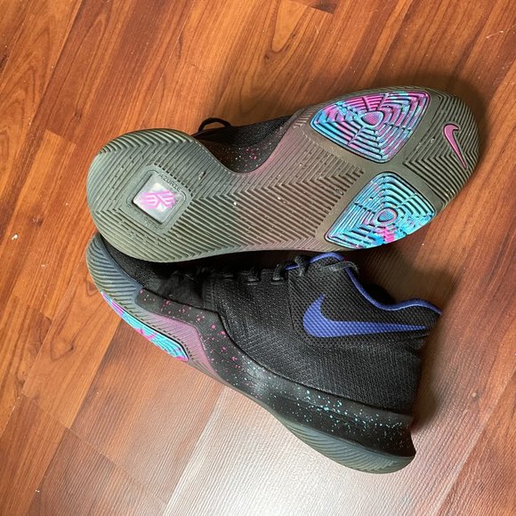 Nike Kyrie 3 - Flip the Switch - Picture 2 of 2